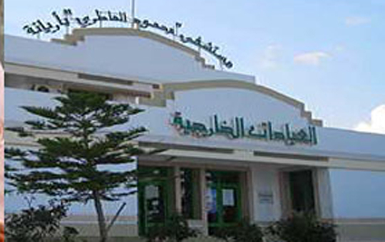 أعوان وإطارات مستشفى محمود الماطري يحملون الشارة الحمراء