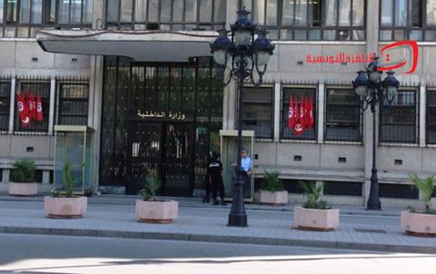 وزارة الداخلية توضح بخصوص حادثة سرقة محتويات منزل وسيارة وبندقة وزارة الداخلية توضح بخصوص حادثة سرقة محتويات منزل وسيارة وبندقة